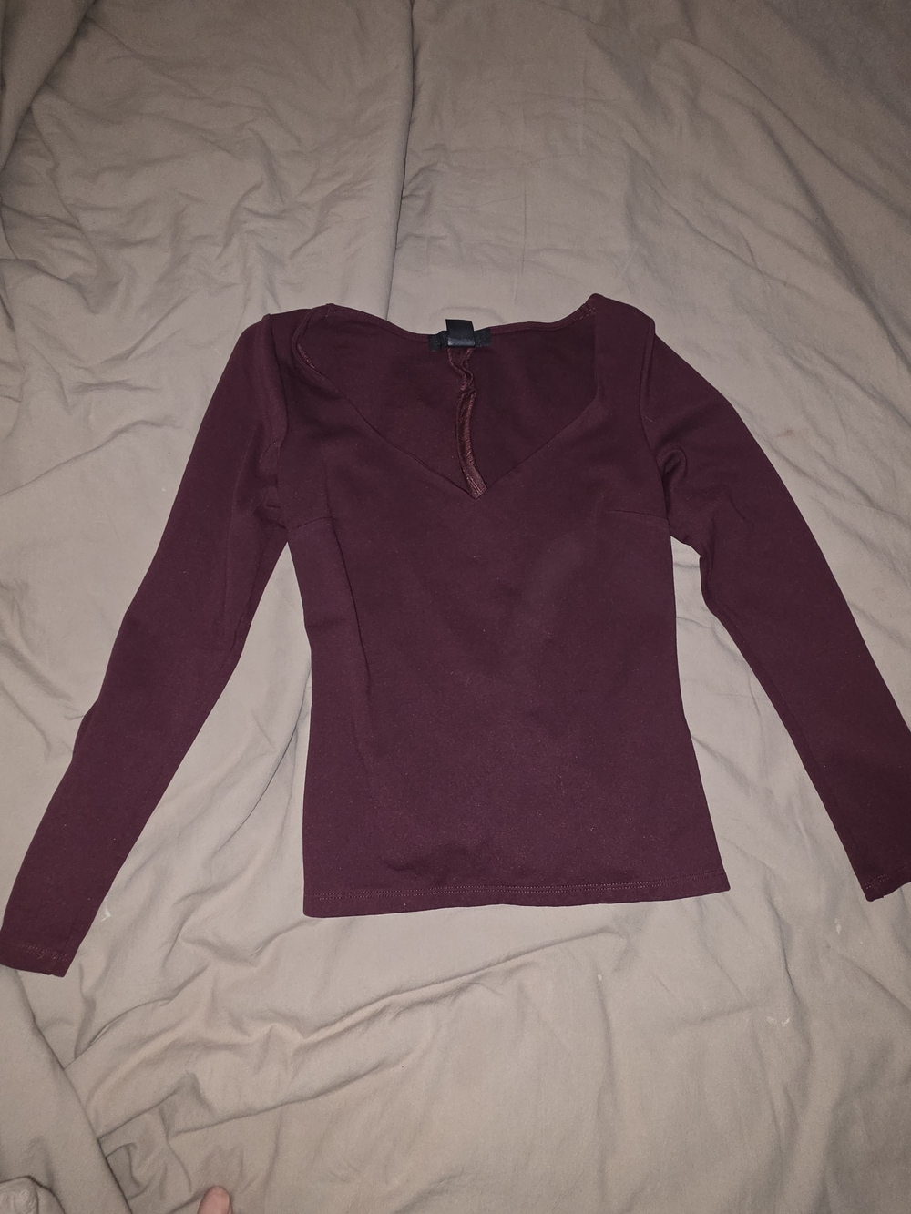 La Femme En Noir Marilyn Oxblood Top - Picture 3 of 6